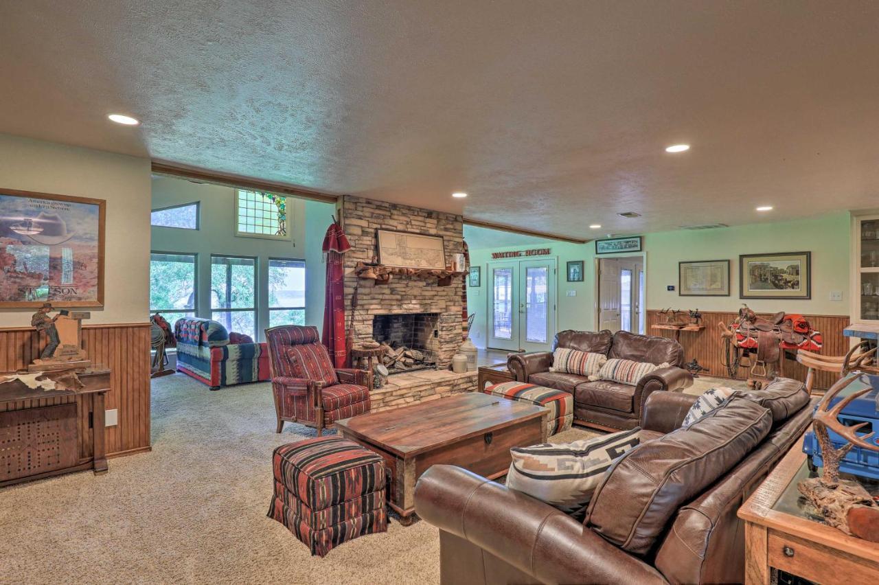 Granbury Lakefront Escape With Boat Dock And Slip! Extérieur photo